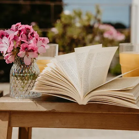 Casa Do Sorrio - Slow Down, Live Now - Uchill